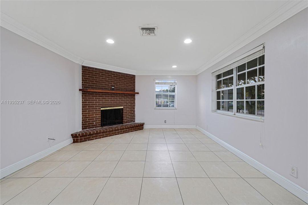 For Sale: $499,000 (3 beds, 2 baths, 1384 Square Feet)