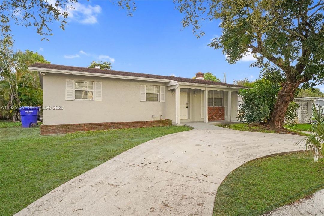 For Sale: $499,000 (3 beds, 2 baths, 1384 Square Feet)