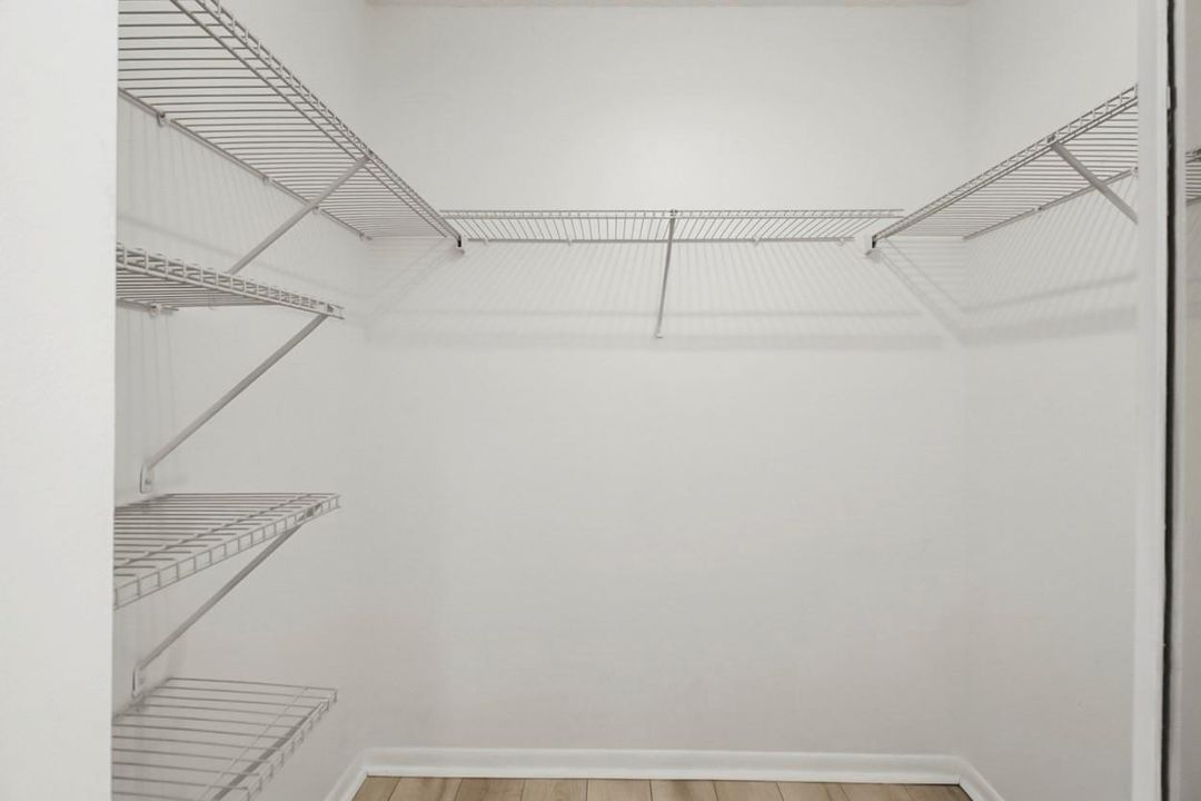 walk in Closet