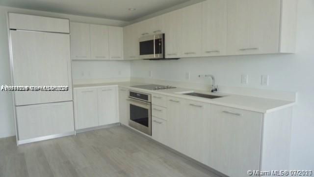 出租: $3,300 (1 贝兹, 1 浴室, 541 平方英尺)