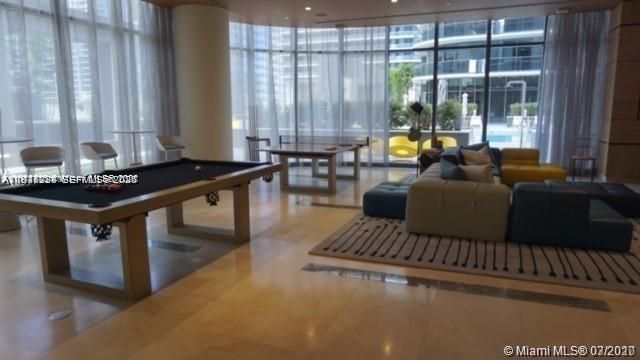 出租: $3,300 (1 贝兹, 1 浴室, 541 平方英尺)