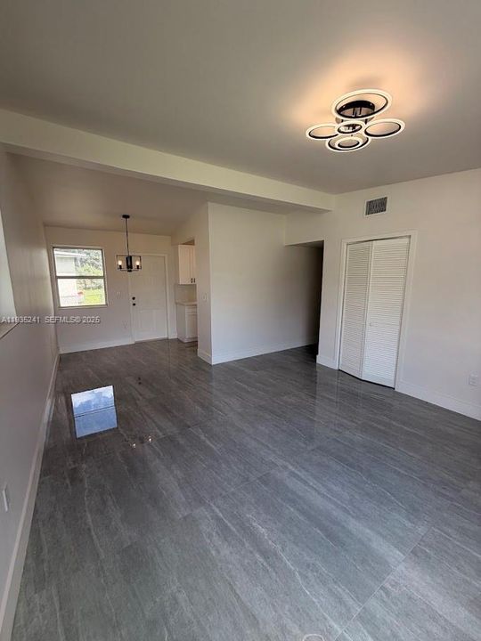 For Sale: $359,000 (3 beds, 1 baths, 920 Square Feet)