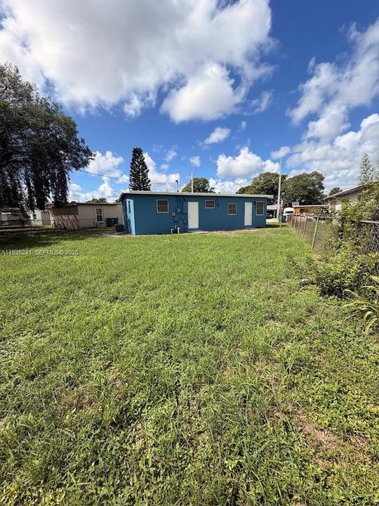 For Sale: $359,000 (3 beds, 1 baths, 920 Square Feet)