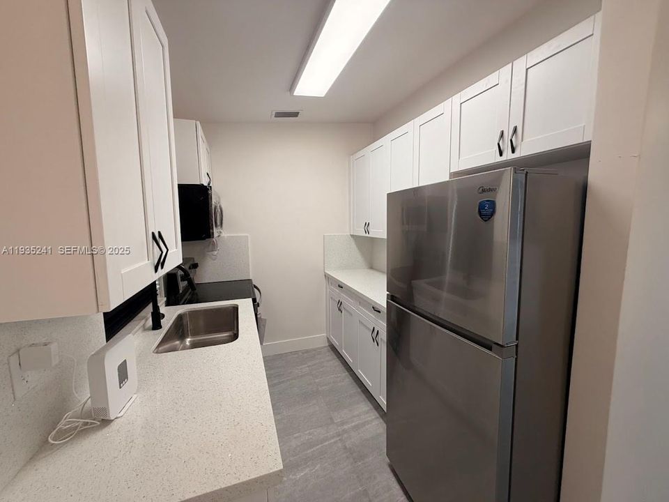 For Sale: $359,000 (3 beds, 1 baths, 920 Square Feet)