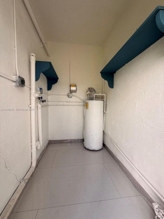 For Sale: $359,000 (3 beds, 1 baths, 920 Square Feet)