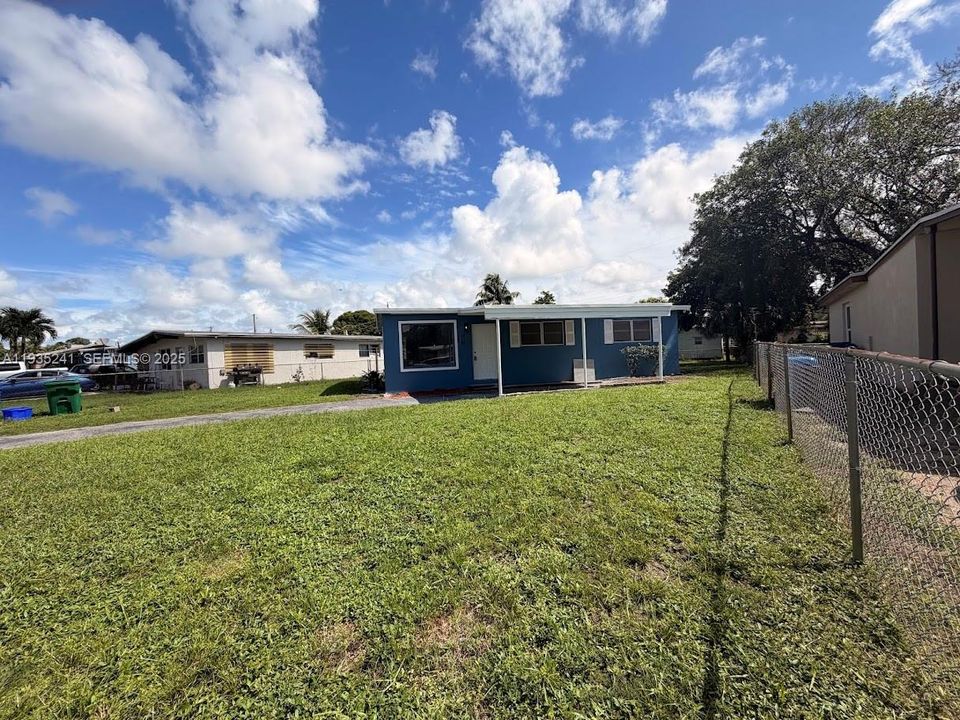 For Sale: $359,000 (3 beds, 1 baths, 920 Square Feet)