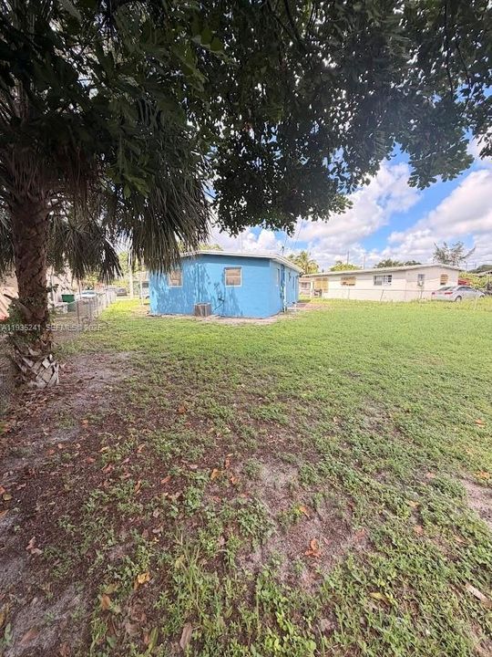 For Sale: $359,000 (3 beds, 1 baths, 920 Square Feet)