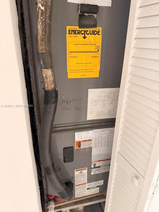 For Sale: $359,000 (3 beds, 1 baths, 920 Square Feet)