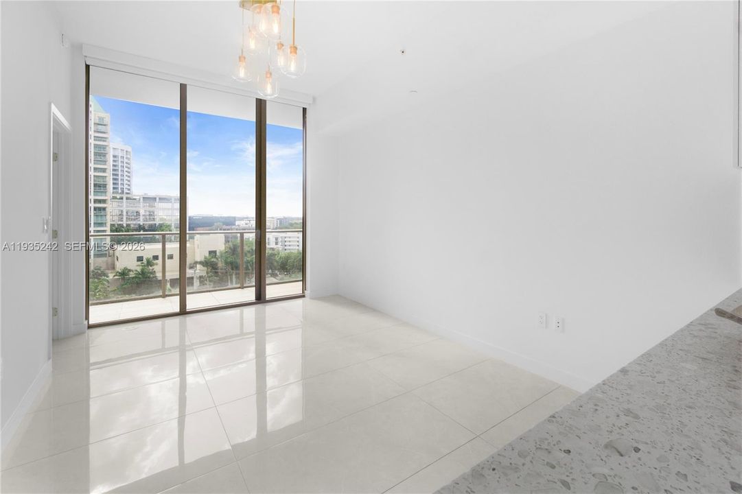 For Sale: $1,050,000 (1 beds, 1 baths, 582 Square Feet)
