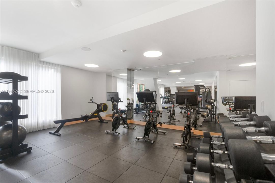 For Sale: $1,050,000 (1 beds, 1 baths, 582 Square Feet)