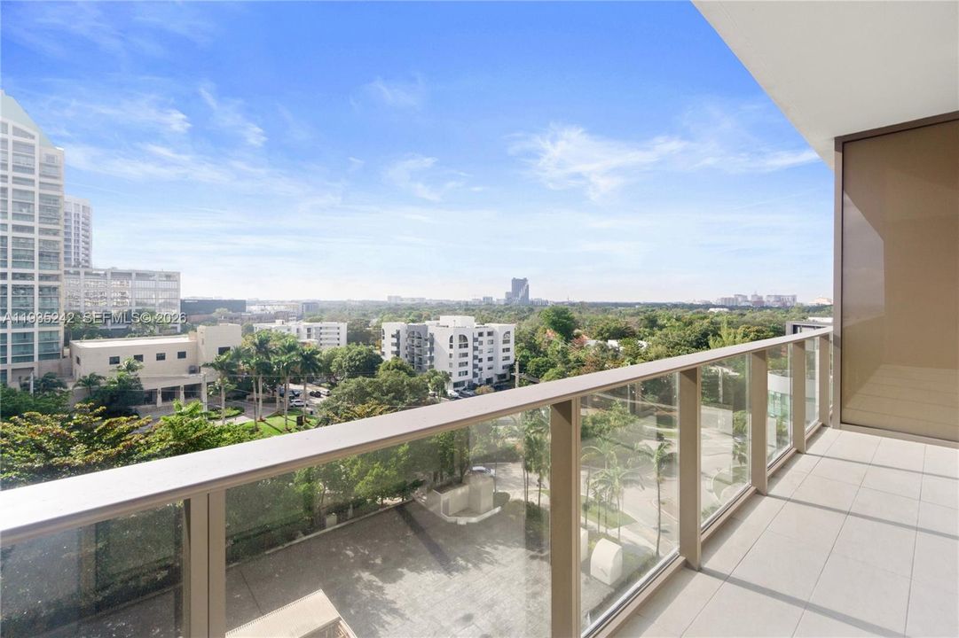 For Sale: $1,050,000 (1 beds, 1 baths, 582 Square Feet)