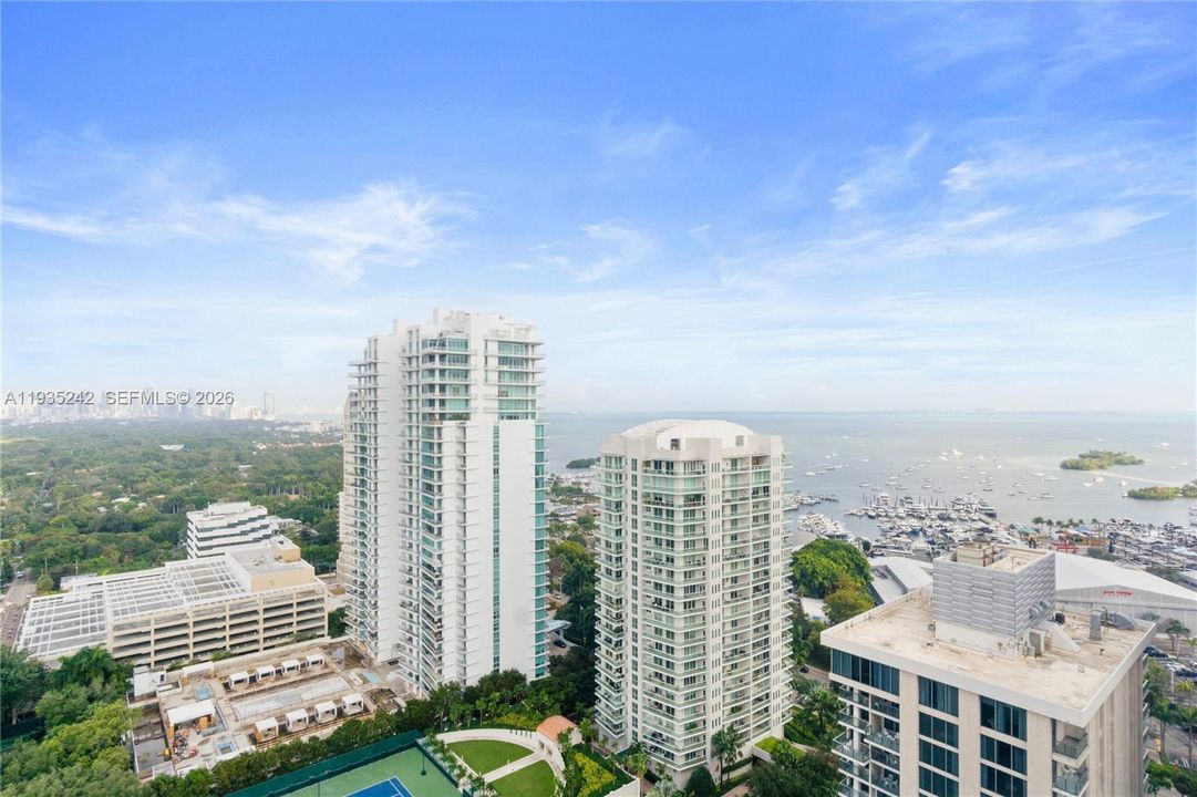 For Sale: $1,050,000 (1 beds, 1 baths, 582 Square Feet)