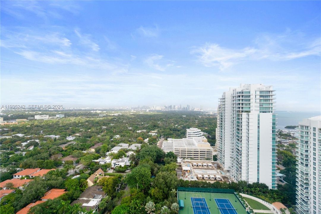 For Sale: $1,050,000 (1 beds, 1 baths, 582 Square Feet)