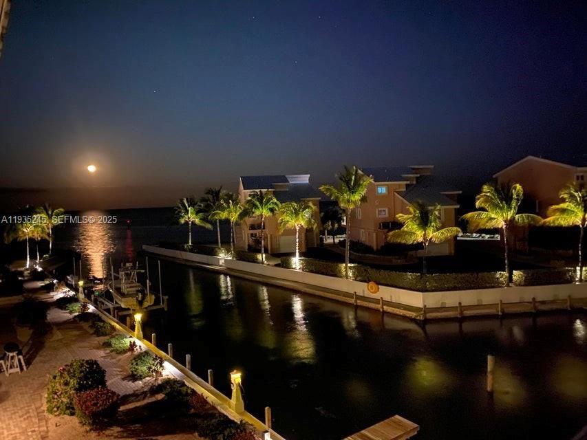 待售: $1,499,000 (3 贝兹, 3 浴室, 2261 平方英尺)