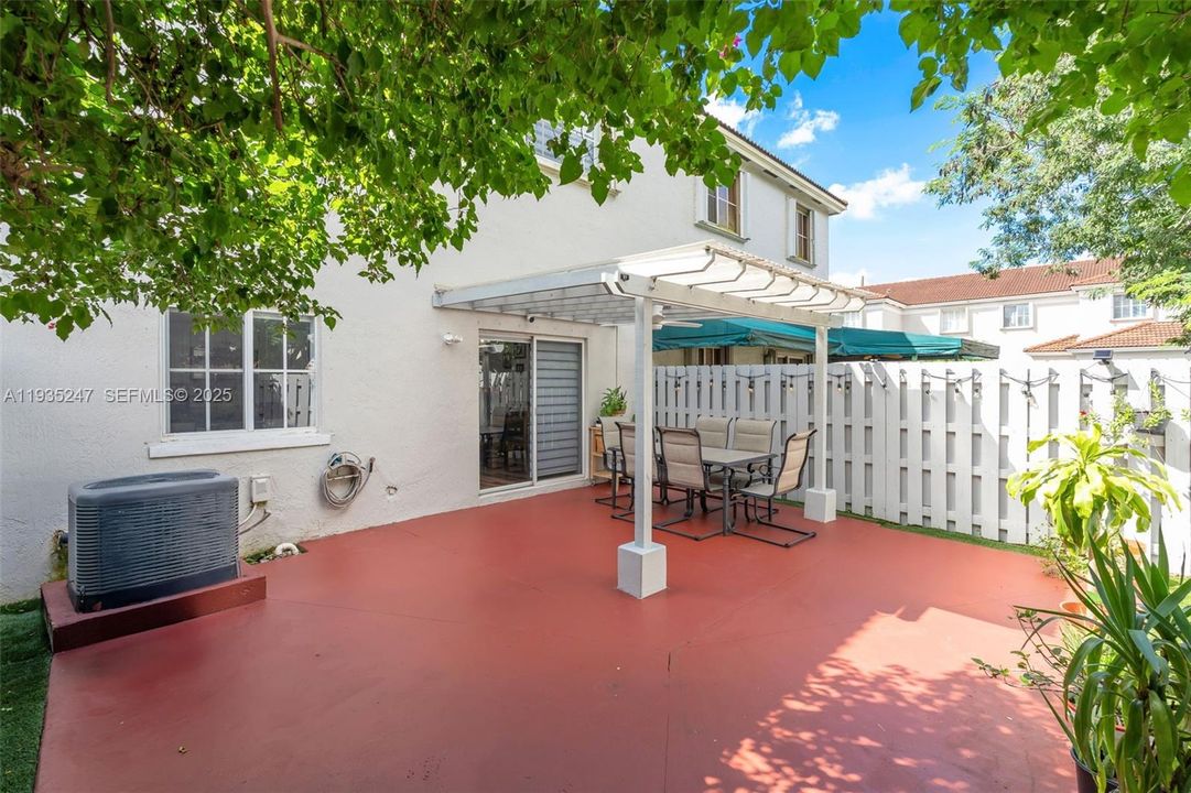 En Venta: $529,900 (3 camas, 2 baños, 1558 Pies cuadrados)