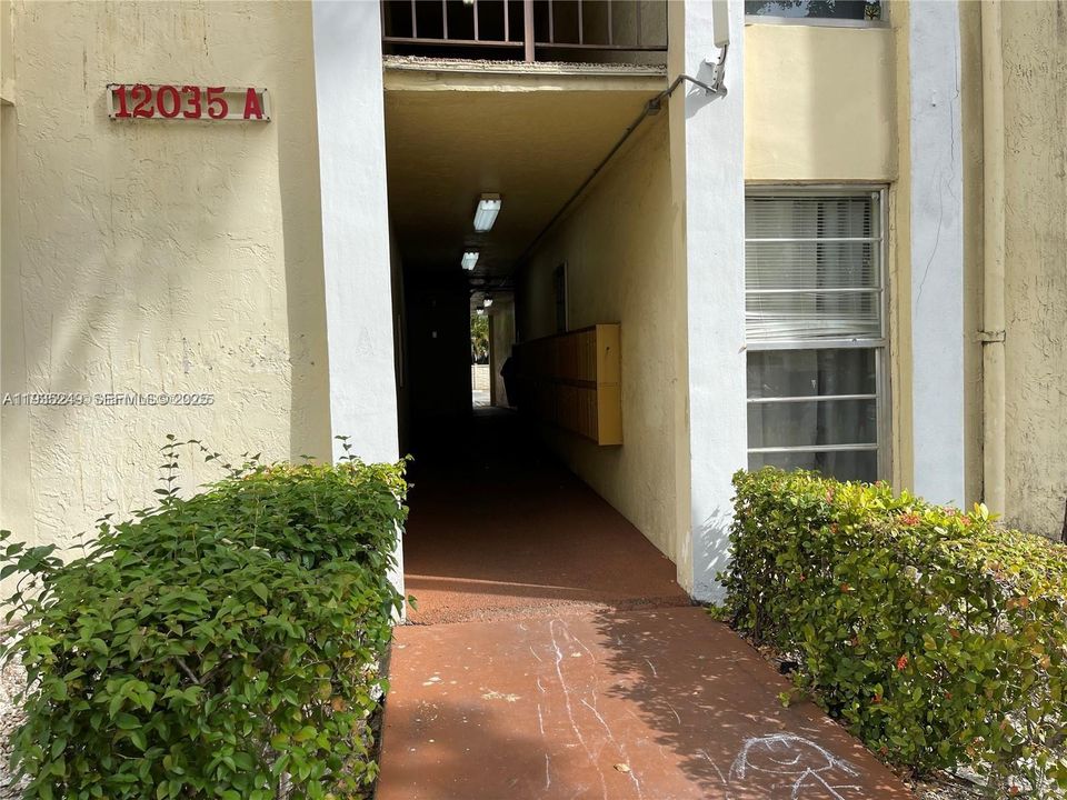 For Sale: $154,000 (1 beds, 1 baths, 816 Square Feet)