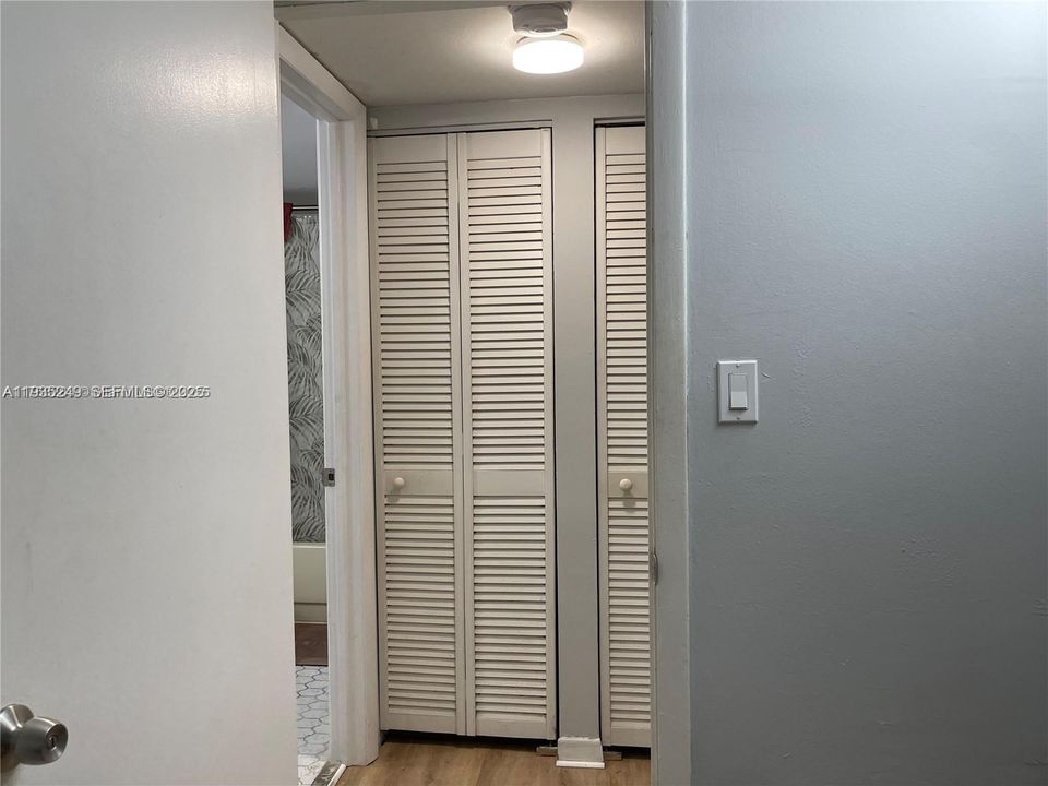 For Sale: $154,000 (1 beds, 1 baths, 816 Square Feet)