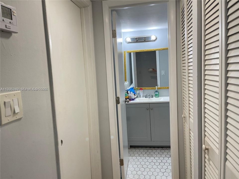 For Sale: $154,000 (1 beds, 1 baths, 816 Square Feet)