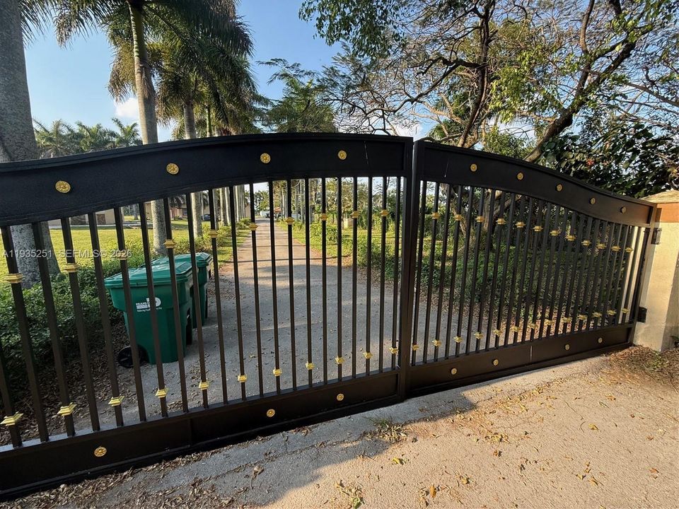 En Venta: $2,350,000 (7 camas, 5 baños, 4343 Pies cuadrados)