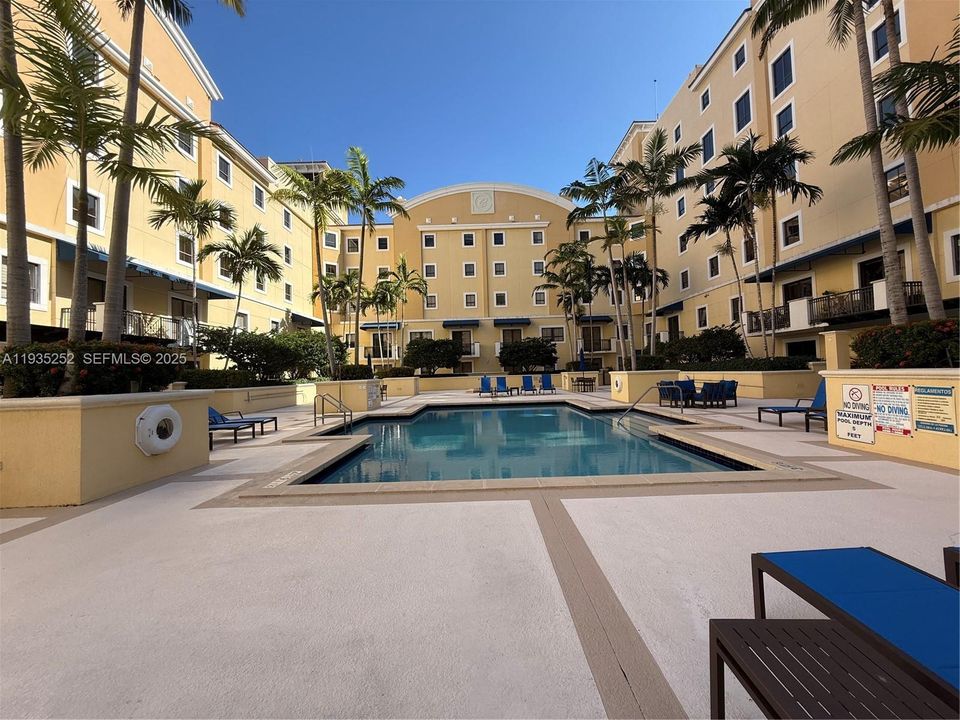 出租: $3,300 (2 贝兹, 2 浴室, 1209 平方英尺)