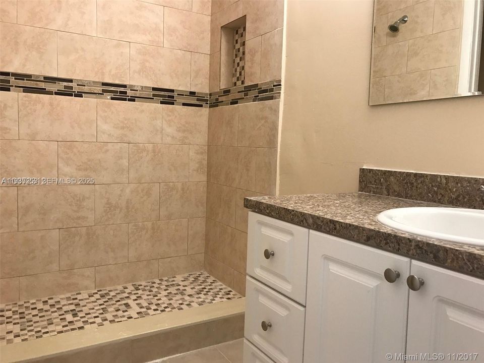 En Renta: $1,850 (2 camas, 2 baños, 970 Pies cuadrados)