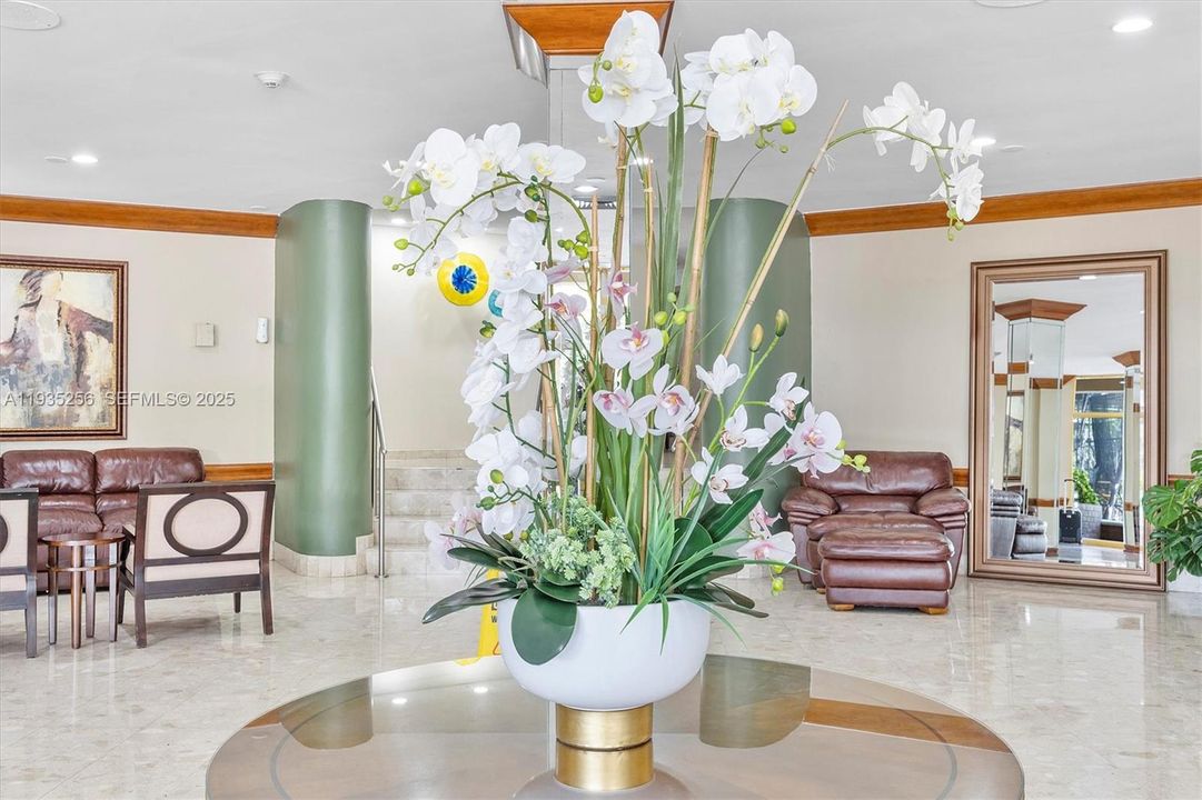 For Sale: $269,000 (1 beds, 1 baths, 982 Square Feet)