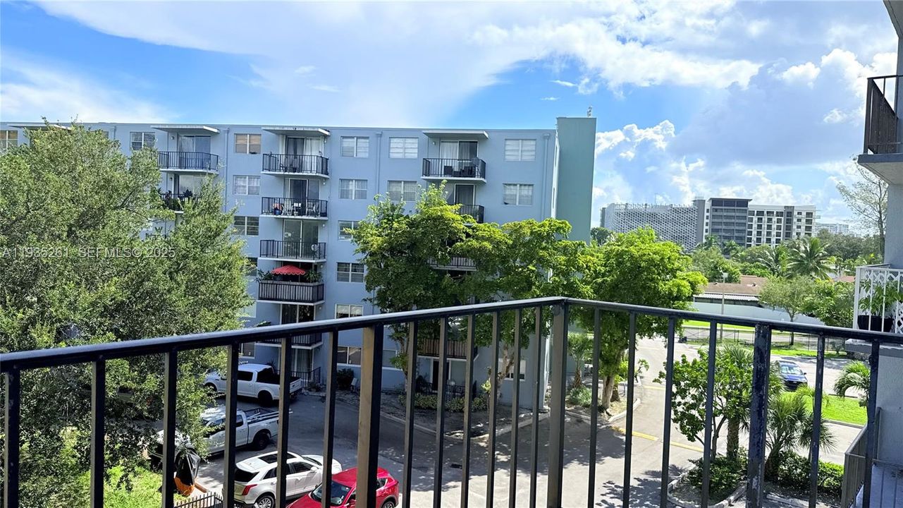 出租: $1,750 (1 贝兹, 1 浴室, 900 平方英尺)