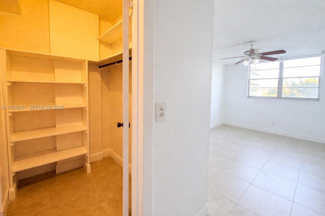 出租: $1,750 (1 贝兹, 1 浴室, 900 平方英尺)