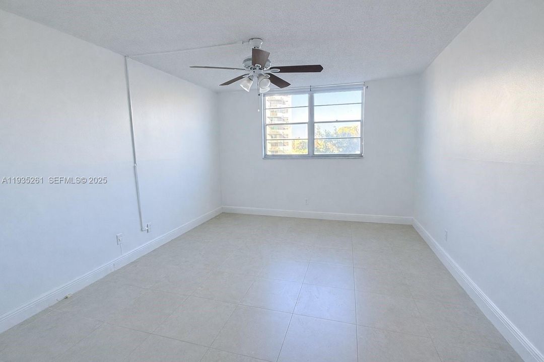 出租: $1,750 (1 贝兹, 1 浴室, 900 平方英尺)