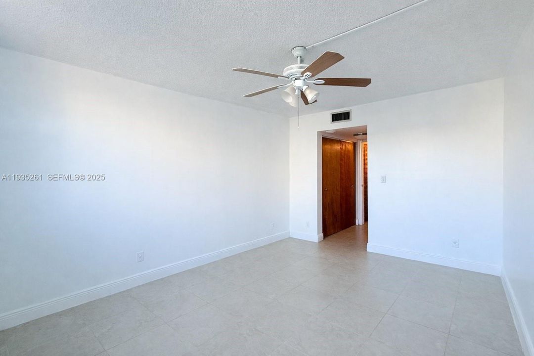 出租: $1,750 (1 贝兹, 1 浴室, 900 平方英尺)