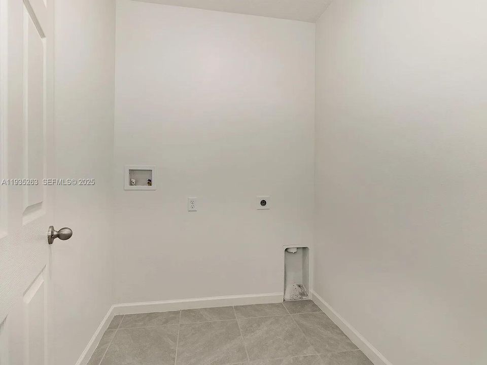 En Venta: $354,900 (3 camas, 2 baños, 1672 Pies cuadrados)