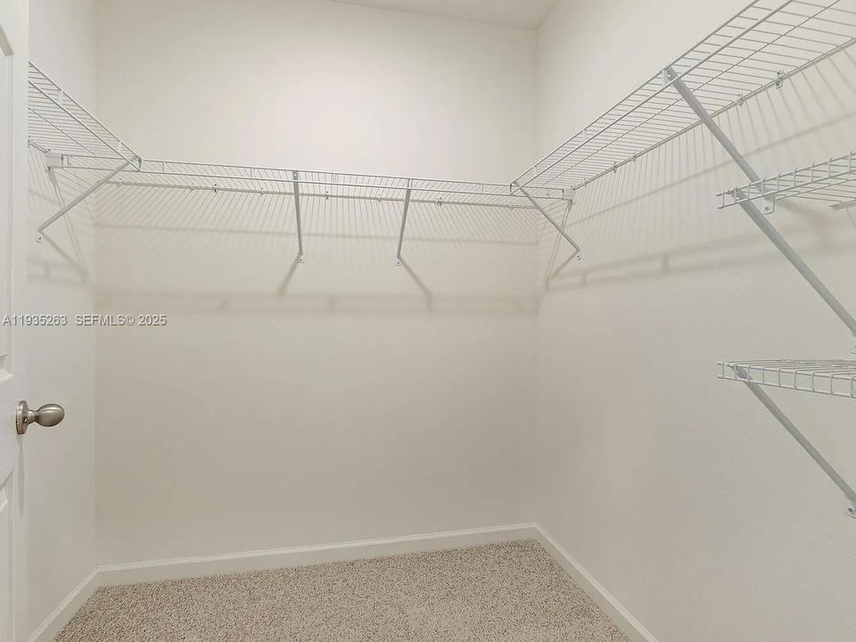 En Venta: $354,900 (3 camas, 2 baños, 1672 Pies cuadrados)