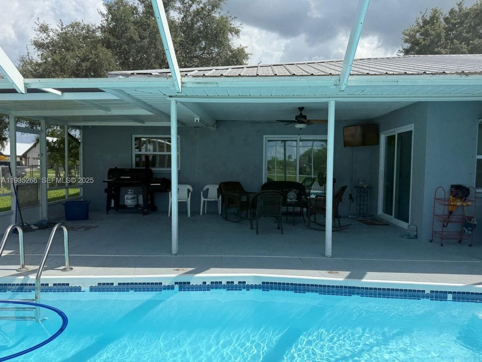 En Venta: $499,000 (3 camas, 2 baños, 2037 Pies cuadrados)