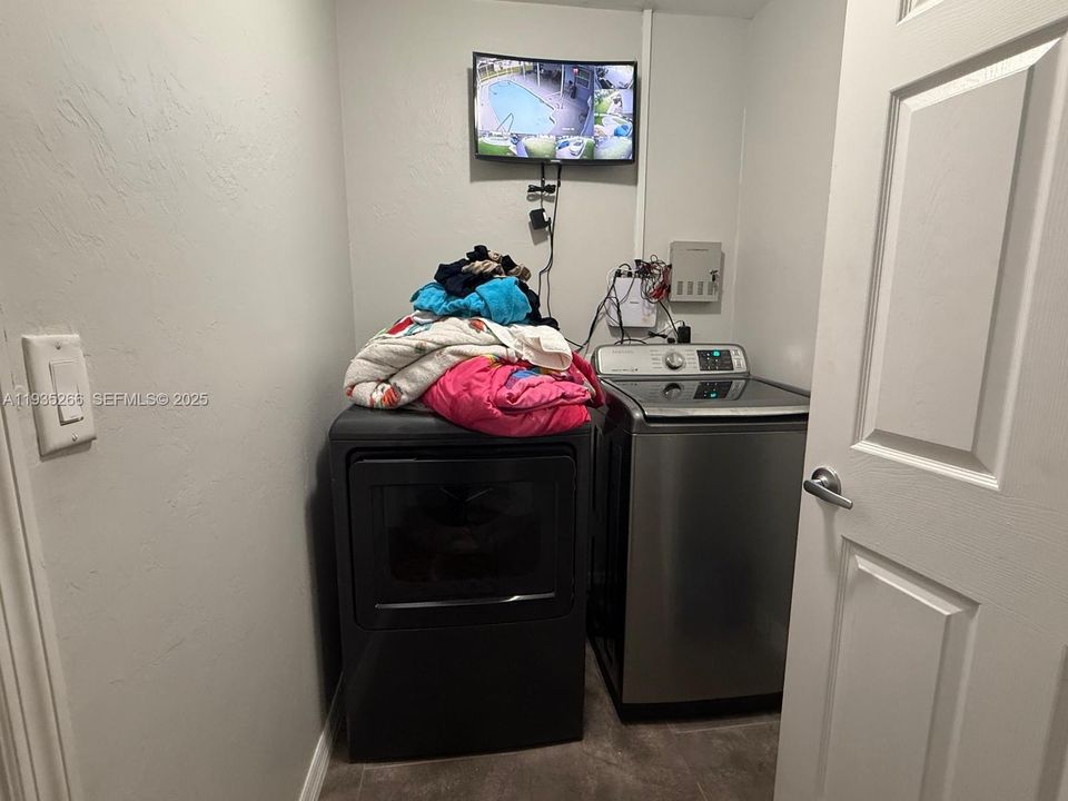 En Venta: $499,000 (3 camas, 2 baños, 2037 Pies cuadrados)