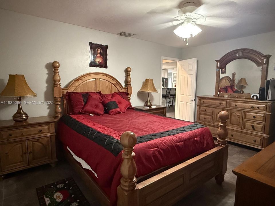 En Venta: $499,000 (3 camas, 2 baños, 2037 Pies cuadrados)