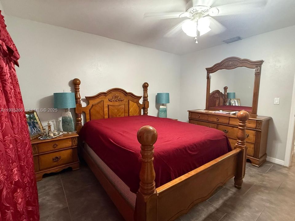 En Venta: $499,000 (3 camas, 2 baños, 2037 Pies cuadrados)