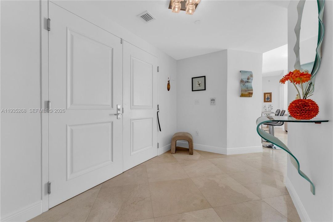 En Venta: $1,499,000 (3 camas, 3 baños, 2115 Pies cuadrados)