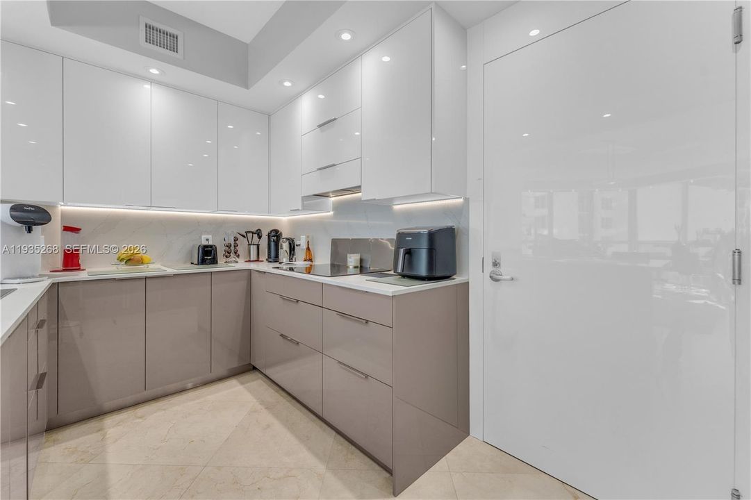 En Venta: $1,499,000 (3 camas, 3 baños, 2115 Pies cuadrados)