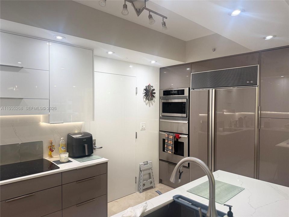 En Venta: $1,499,000 (3 camas, 3 baños, 2115 Pies cuadrados)