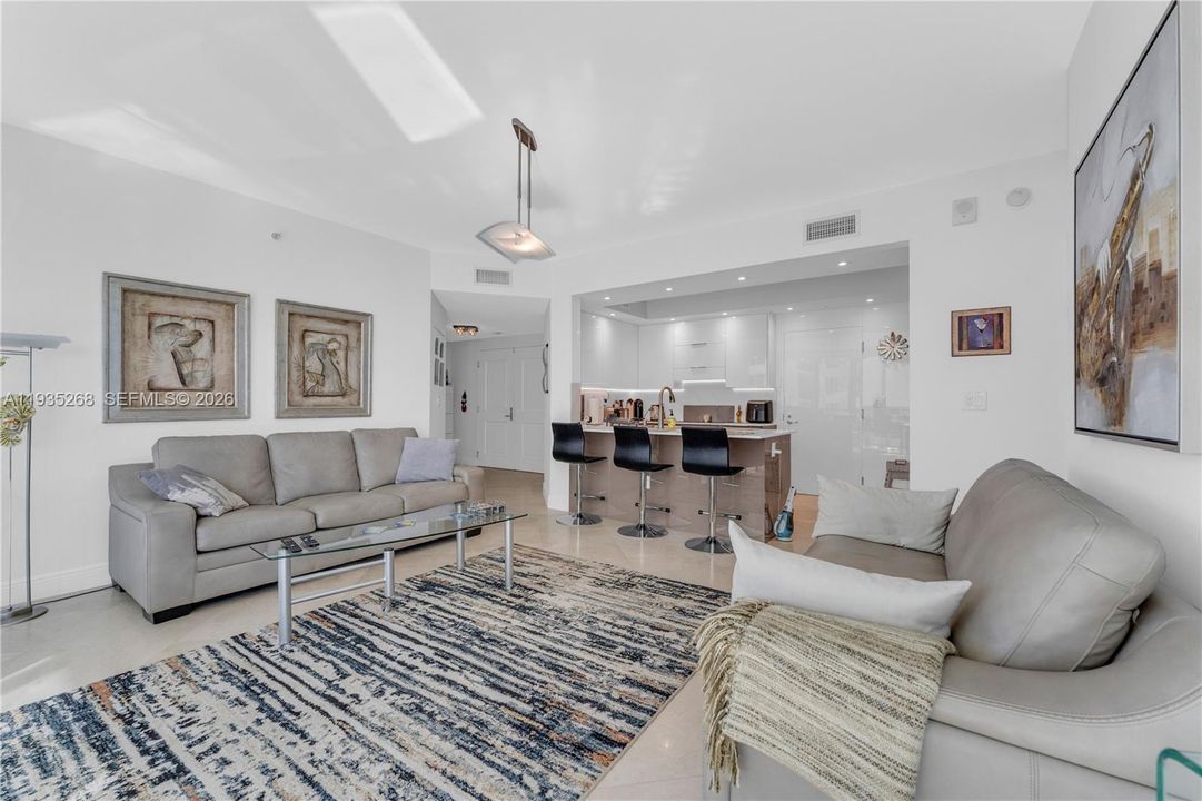 En Venta: $1,499,000 (3 camas, 3 baños, 2115 Pies cuadrados)