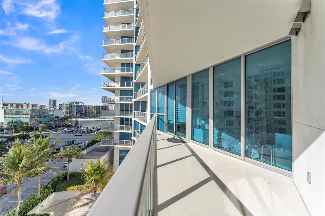 En Venta: $1,499,000 (3 camas, 3 baños, 2115 Pies cuadrados)