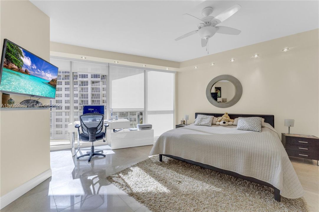 En Venta: $1,499,000 (3 camas, 3 baños, 2115 Pies cuadrados)