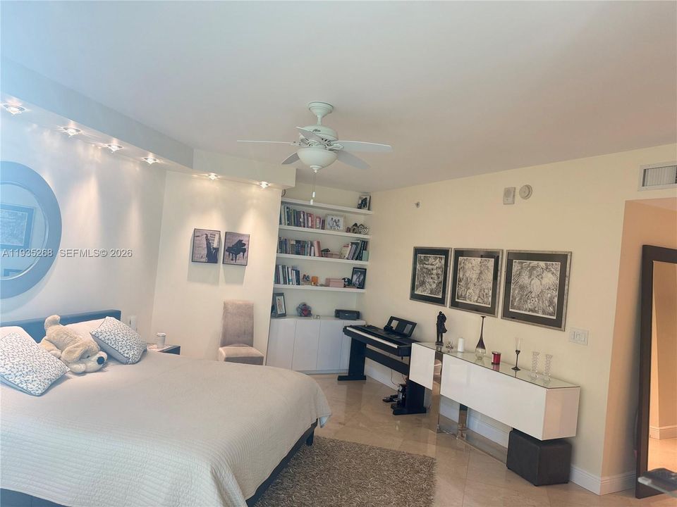 En Venta: $1,499,000 (3 camas, 3 baños, 2115 Pies cuadrados)