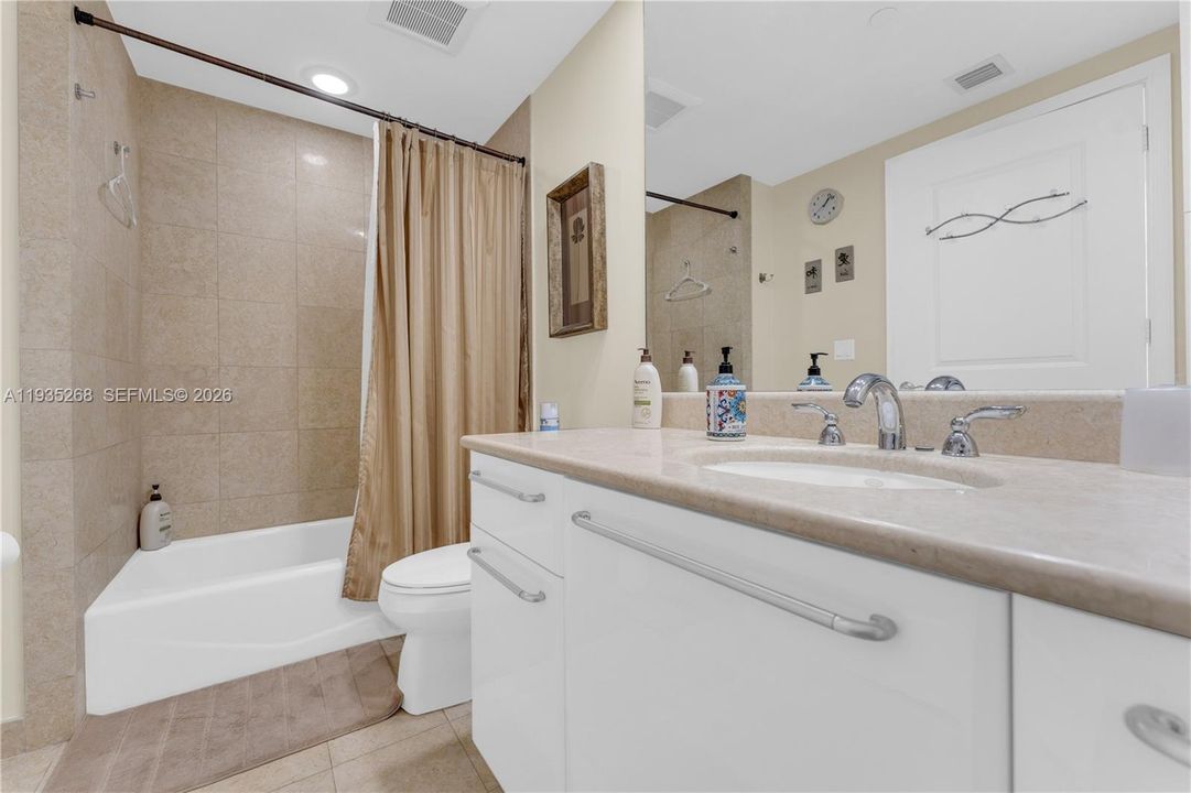 En Venta: $1,499,000 (3 camas, 3 baños, 2115 Pies cuadrados)