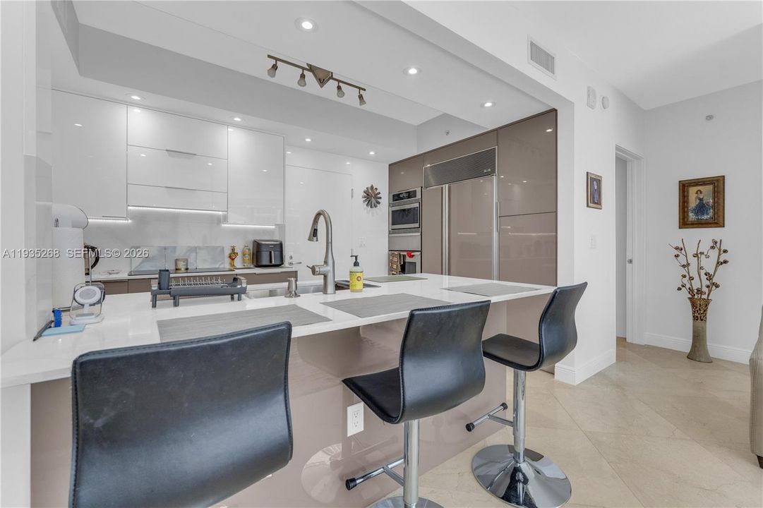 En Venta: $1,499,000 (3 camas, 3 baños, 2115 Pies cuadrados)