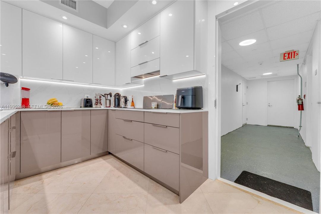 En Venta: $1,499,000 (3 camas, 3 baños, 2115 Pies cuadrados)