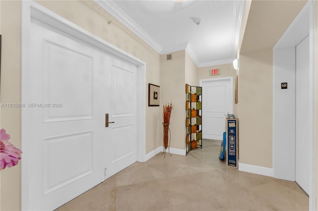 En Venta: $1,499,000 (3 camas, 3 baños, 2115 Pies cuadrados)