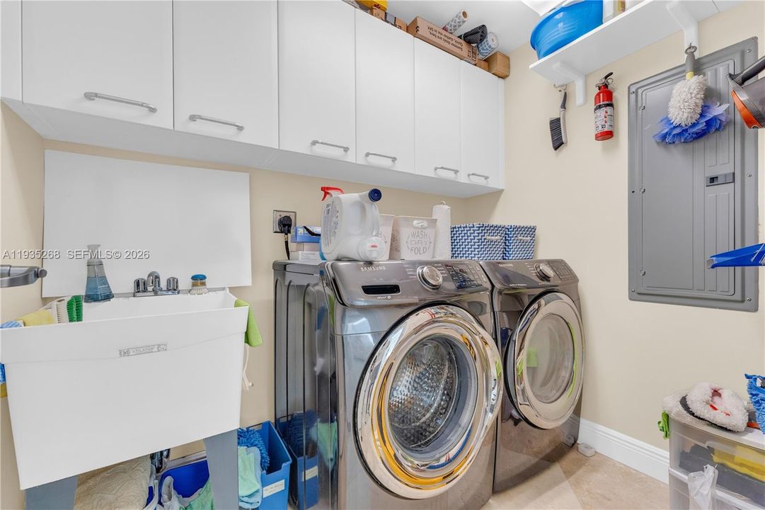 En Venta: $1,499,000 (3 camas, 3 baños, 2115 Pies cuadrados)