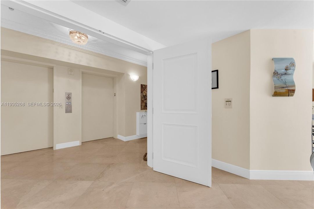 En Venta: $1,499,000 (3 camas, 3 baños, 2115 Pies cuadrados)