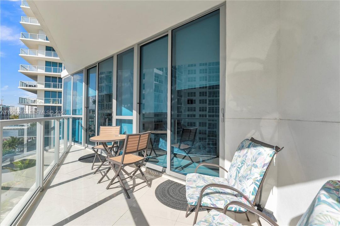En Venta: $1,499,000 (3 camas, 3 baños, 2115 Pies cuadrados)